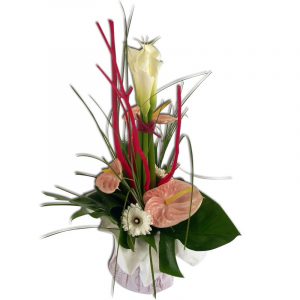 Bouquet en hauteur Prestance Un bouquet de fleurs plein de tendresse avec ses tonalités rose et blanches