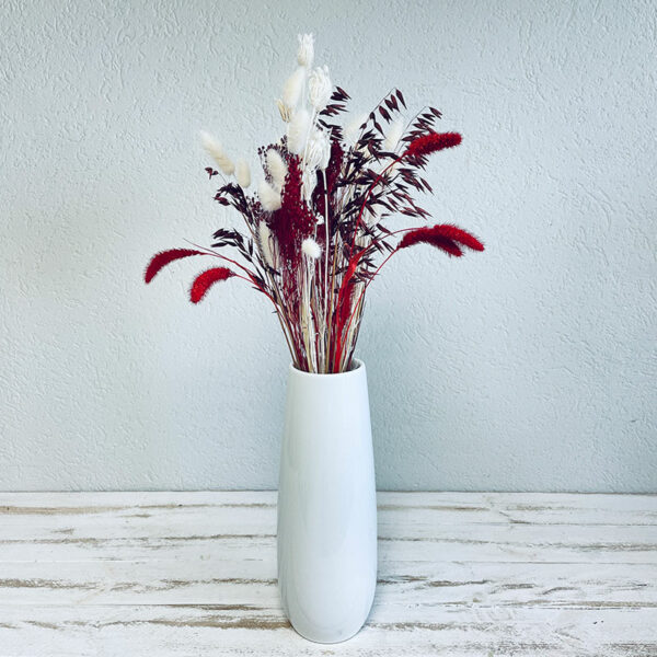 Bouquet de fleurs séchées rouges et blanches