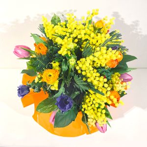 mimosa hivernal bouquet bulle d'eau jaune anémones et tulipes